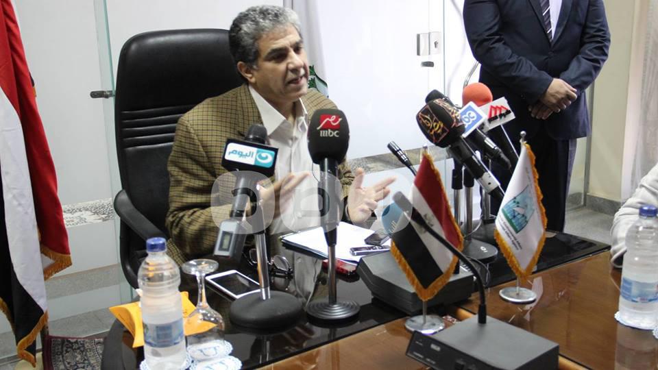بالصور.. وزير البيئة: 25% فقط من السكان في مصر لديهم صرف صحي