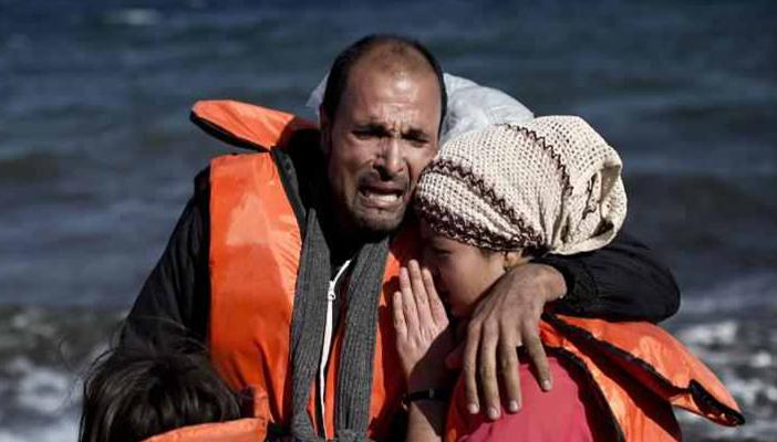 انتشال 7 ضحايا بينهم طفلان إثر غرق قارب للاجئين في بحر إيجة