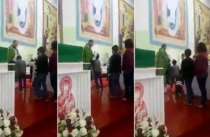 بالفيديو.. كاهن يبارك أطفال الكنيسة بالركل وشد الشعر