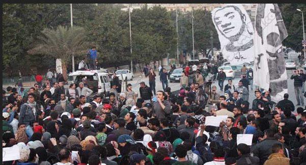مسيرة من “التحرير” إلى “الصحفيين” للإفراج عن النشطاء المعتقلين