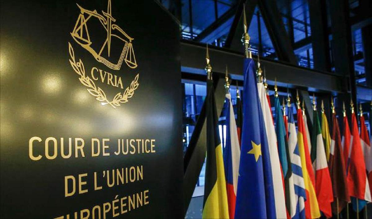 على إثر طرد محجبة بلجيكية.. “العدل الأوروبية” تؤيد منع الحجاب في العمل
