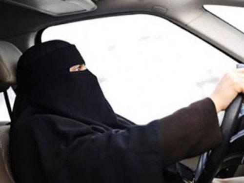 بين “#قيادة_ المرأة_ الشهر_ القادم” و”#لن_ تقودي”.. السعوديون مختلفون