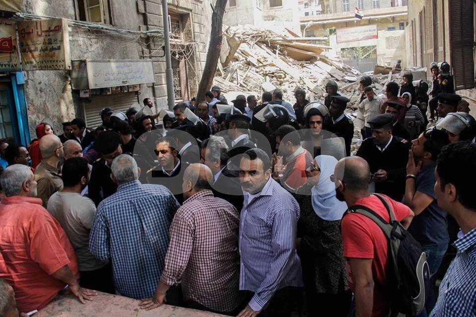 بالصور.. حضور أمني حول عقار التاون هاوس بالقاهرة استعدادا لهدمه