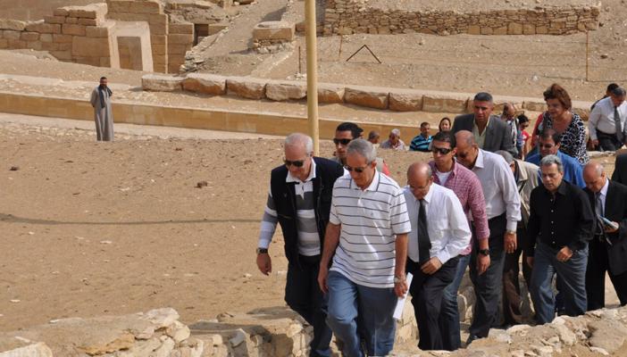 كشف آثري جديد لجزء من سور مدينة “منف” بمنطقة سقارة