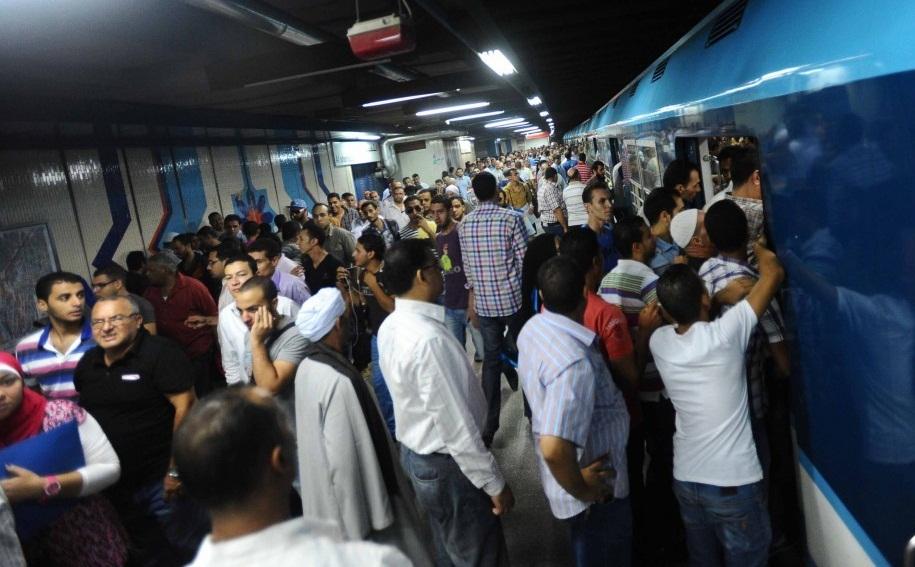 انتحار شاب تحت عجلات مترو أحمد عرابي