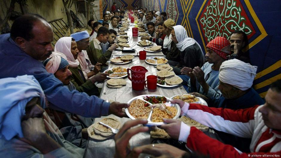 وزارة الأوقاف: تنظيم موائد الرحمن في المساجد سيكون بتصريح مسبق