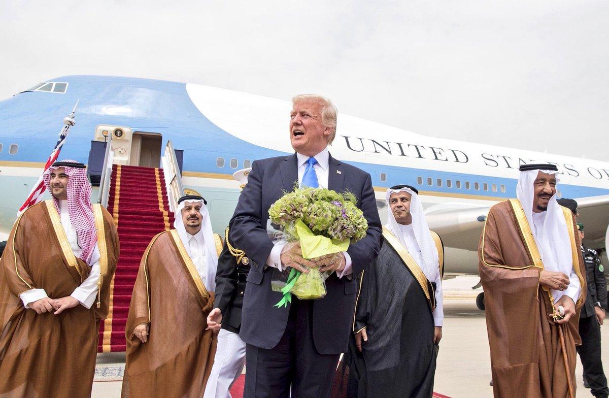 بالفيديو.. CNN: البيت الأبيض يبحث إجراءات عزل ترامب من منصبه