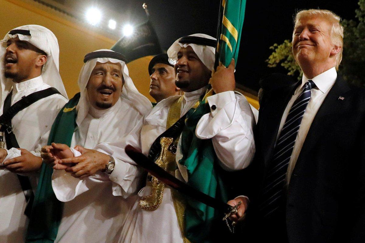 بالفيديو.. ترامب والملك سلمان يؤديان “العارضة السعودية” بالرياض