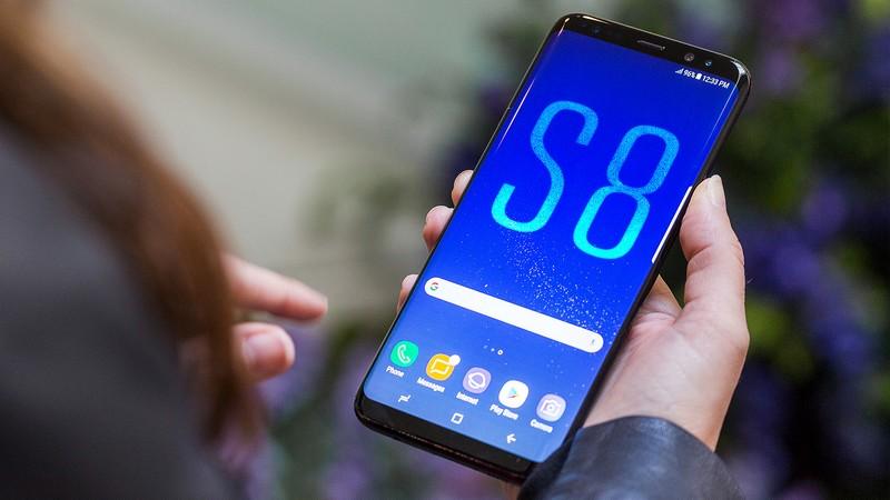 هاكر يكشفون كيف يمكن اختراق أهم ميزة في “جالاكسي إس 8”