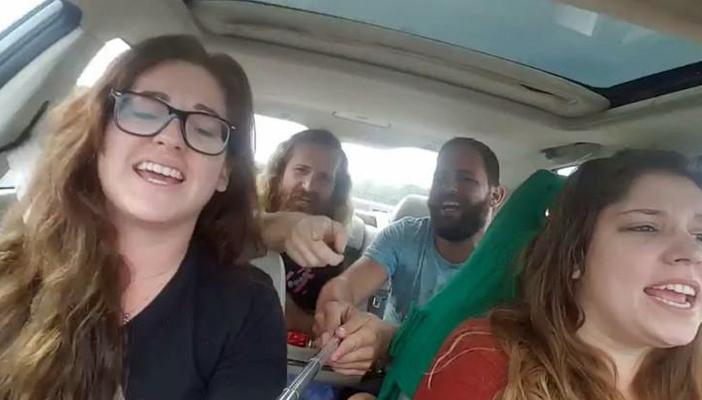 بالفيديو.. صورة سيلفي في سيارة تحول الفرحة إلى مأساة