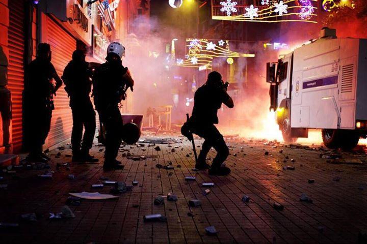 الأمن التركي  يفرق معتصمي ساحة تقسيم  في اسطنبول