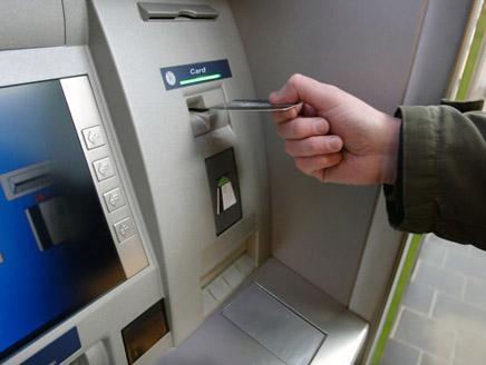 عصابة تستولى على 1.2 مليون دولار من ماكينات الصرافة بماليزيا