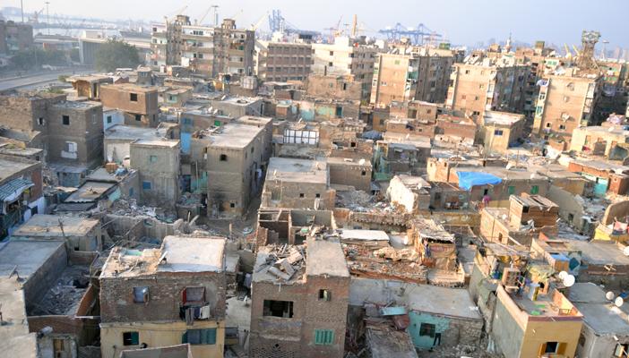ف. تايمز: سكان العشوائيات في مصر يخشون من طعنة حكومية في الظهر