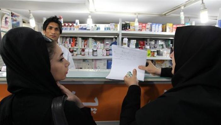 جارديان: إيران استخدمت الدولار المحدود لشراء السيارات وتجاهلت الدواء
