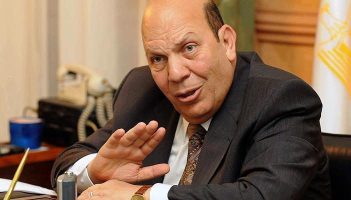 بالفيديو.. اشتباك بالأيدي أمام وزير التنمية المحلية