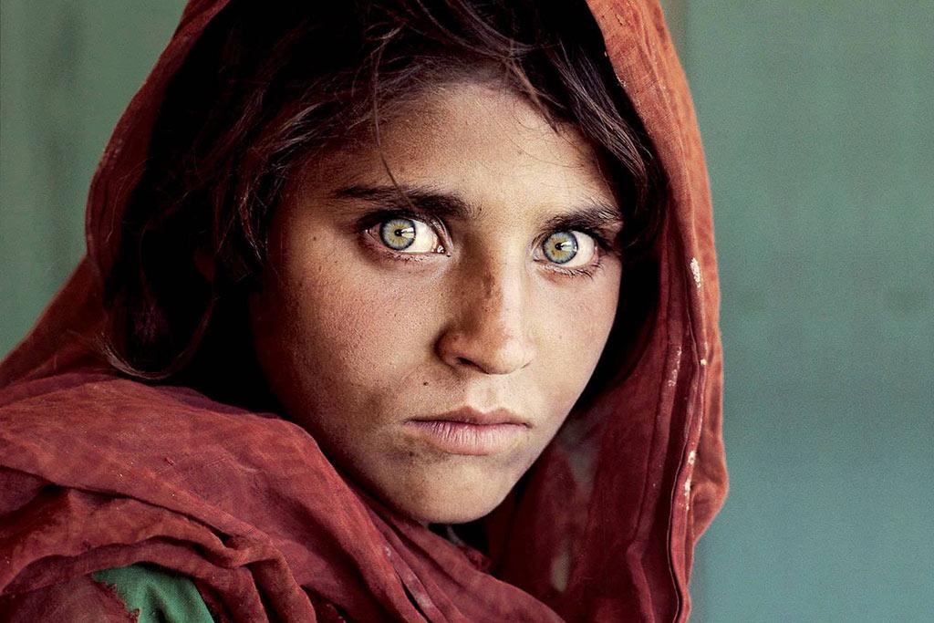 السلطات الباكستانية تلقي القبض على”الموناليزا الأفغانية”.. ما السبب؟