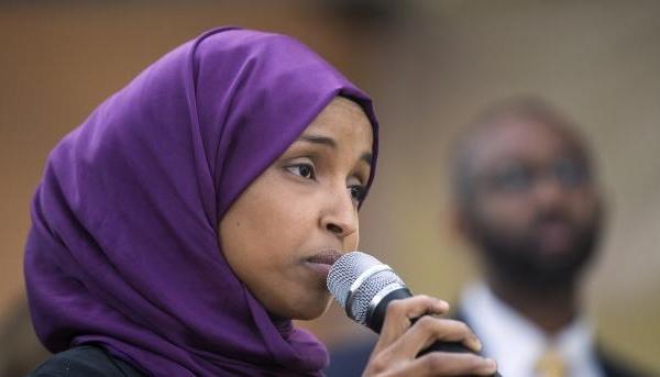 أول مسلمة محجبة تفوز بعضوية مجلس تشريعي أميركي