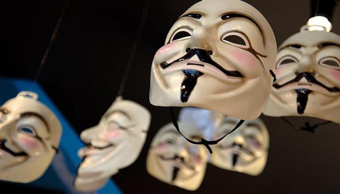“سبونتك نيوز”: “أنونيموس” يتعهد بالكشف عن مرتكبي حادث الطائرة الروسية