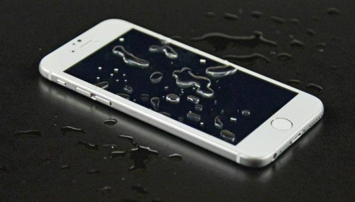 آبل تُسجّل براءة اختراع لنظام يحمي أجهزتها من الماء