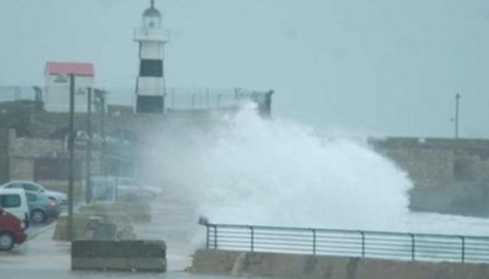 إغلاق بوغازي الدخيلة والإسكندرية بسبب سوء الأحوال الجوية