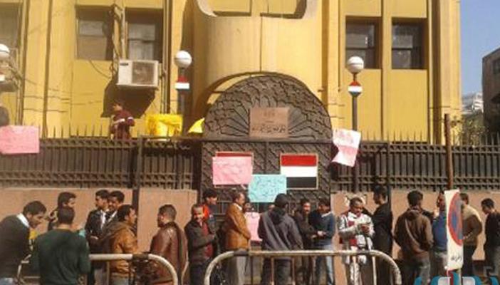 السفارة اليمنية بالقاهرة تتهم 3 ضباط شرطة بسرقة 3مواطنين يمنيين