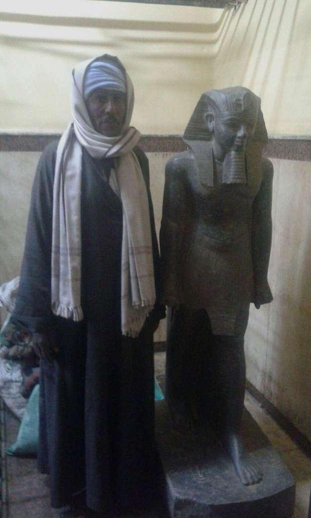 بالصور.. ضبط  موظف بحوزته “أمنحتب الثالث” في أسوان