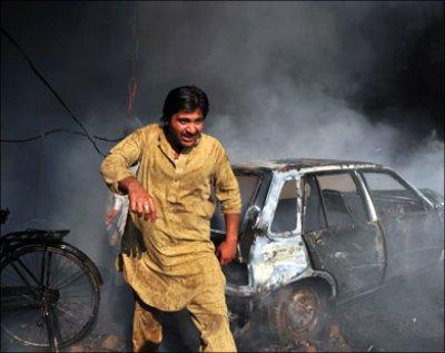 مقتل 2 وإصابة 25 في هجوم  بباكستان