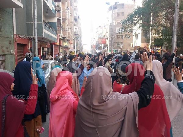 وقفة احتجاجية لطلاب أسيوط تنديدًا بتسمم طالبات الأزهر