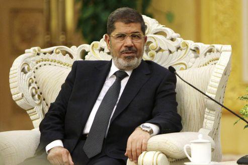 “الشعب يدافع عن الرئيس ” تحّمل السلطات سلامة “مرسي”