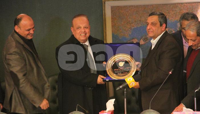 بالصور.. نقابة الصحفيين تكرم أعضاءها في البرلمان