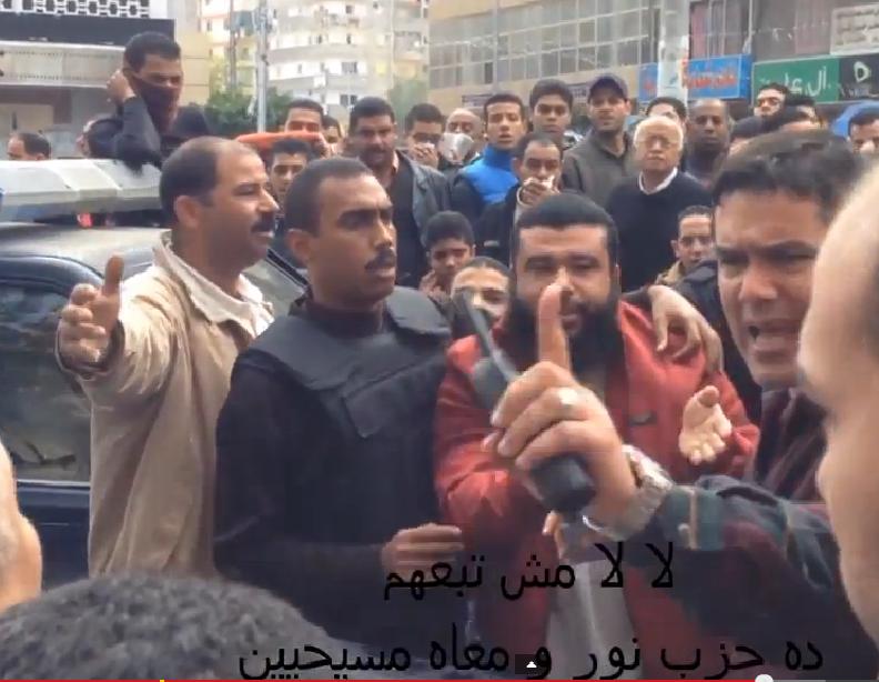 فيديو.. ضابط شرطة يصف أحد المعتقلين: ده حزب نور مش تبعهم