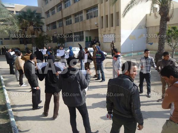 وقفة احتجاجية لطلاب الأزهر بدمياط رفضا للانقلاب