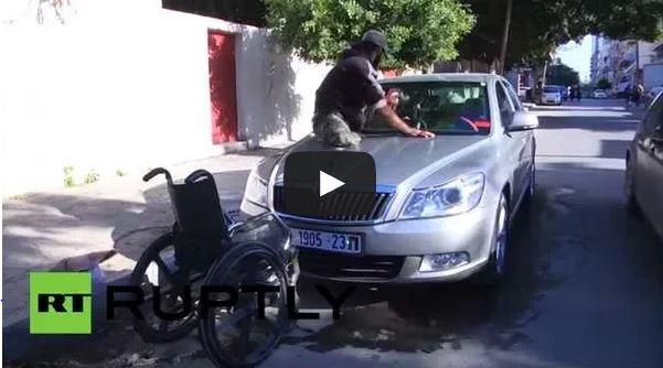 بالفيديو| شاب تسببت حرب غزة ببتر قدماه يعمل بغسيل السيارات