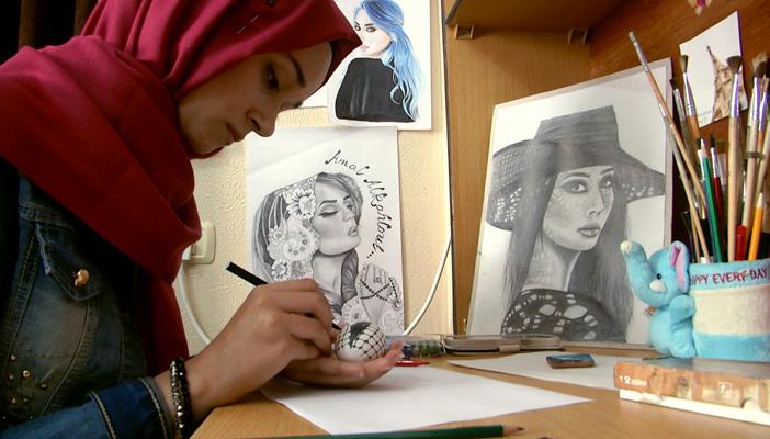 “الكحلوت”.. فنانة فلسطينية توثق أحداث الانتفاضة بالرسم على الحجارة