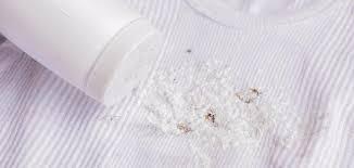 تعرَّفي على أفضل طرق إزالة بقع الزيت والصدأ من الملابس