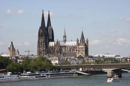 بلومبرج: التحرش في “كولونيا” الألمانية شبيه بما حدث بمصر في 30-6