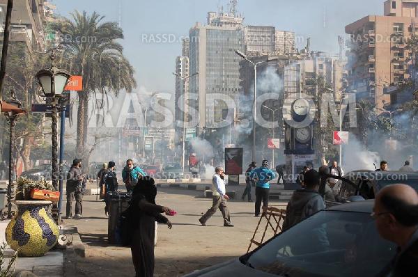 اعتداء الأمن على المتظاهرين بالغاز بالمهندسين صباحًا