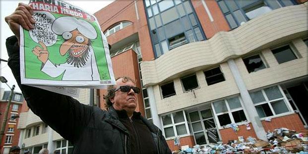 شارل ايبدو.. صحيفة مغمورة نالت شهرتها بالإساءة للإسلام