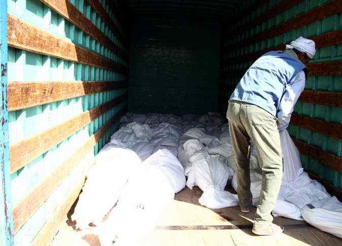 منظمة حقوقية تدين دفن 35 ضحية لمجزرة رابعة دون تحقيق