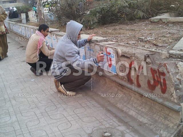 سلسة بشرية بالزقازيق تنديدا بمحاكمة الرئيس