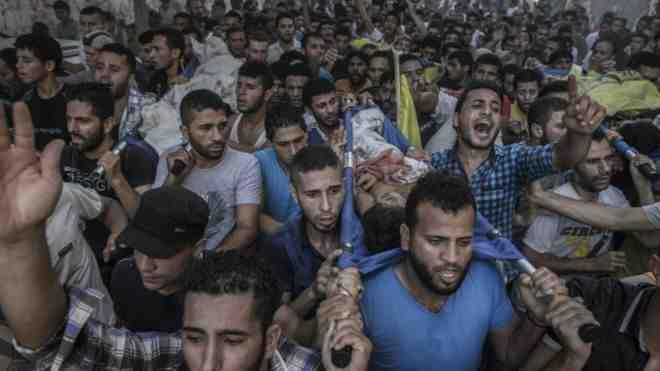 الاندبندنت: عائلة هربت من غزة لتلقى حتفها على زوراق الموت