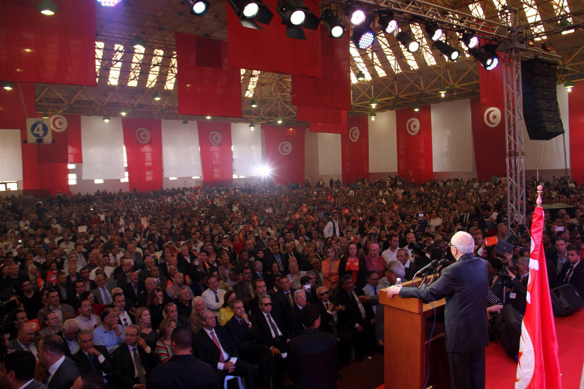 16 نائبًا يستقيلون رسميًا من كتلة “نداء تونس” البرلمانية