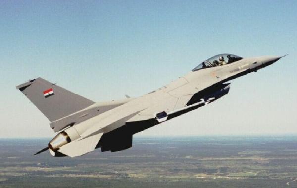 سقوط طائرة حربية  F-16 في أرض زراعية بجوار المنصورة