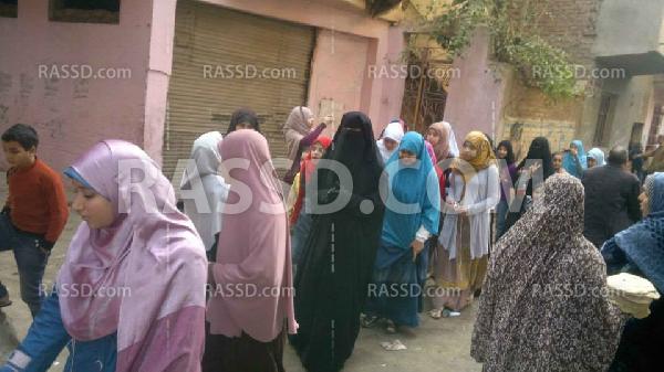 مسيرة نسائية بميت حمل ببلبيس رفضا لدستور الإنقلاب