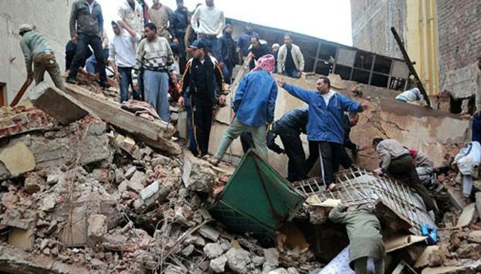 انهيار جزئي لسطح عقار مكون من 4 طوابق بالإسكندرية