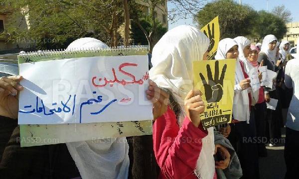 وقفة لطالبات الشيخ زايد رفضًا للإنقلاب