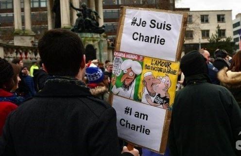 بالفيديو| سيدة فرنسية : مظاهرات باريس شتمت الرسول (ص)