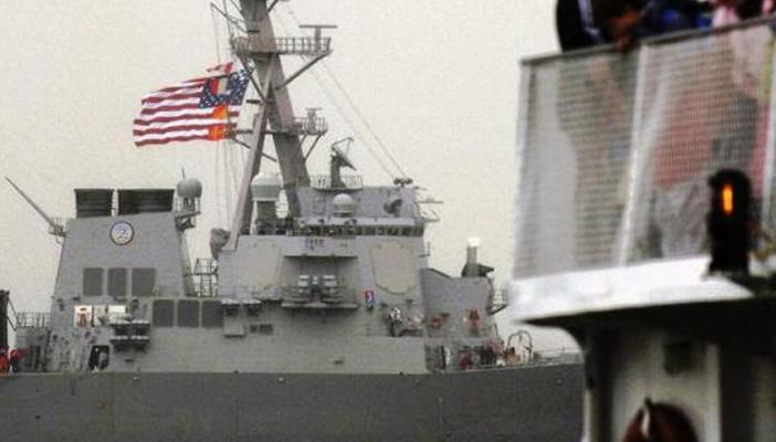 إيران تحتجز زورقين للبحرية الأميركية