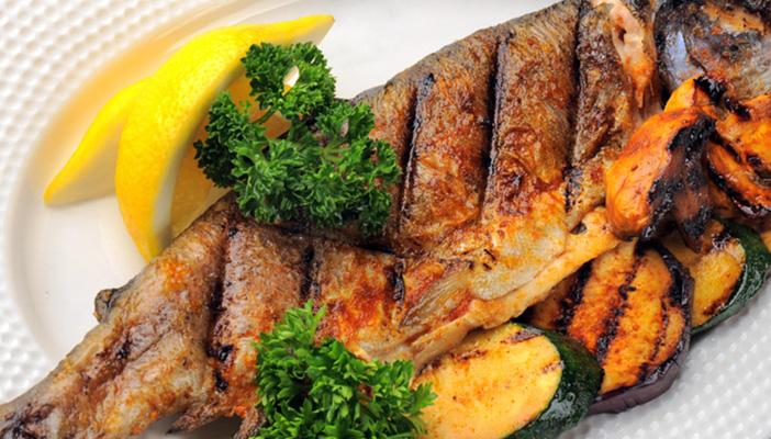 بالفيديو.. طريقة عمل طبق السمك البوري “المشوي”