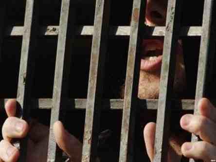 رسالة مسربة للمعتقلين تكشف عمليات التعذيب داخل سجن بنها